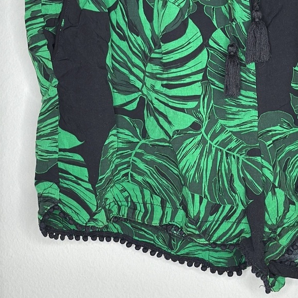 a.n.a Lightweight Pull On Floral Print Women's Shorts Size XL in Green & Black - Picture 4 of 8